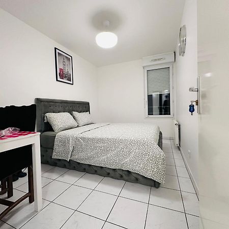 Sri-Indo Bobigny Paris Apartamento Exterior foto
