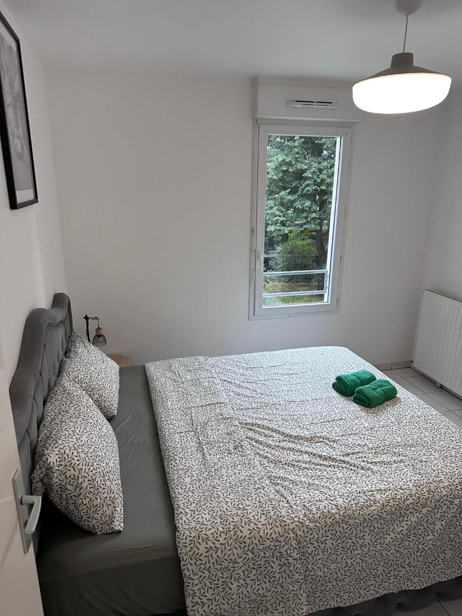 Sri-Indo Bobigny Paris Apartamento Exterior foto